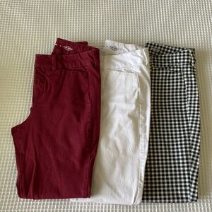 Lot of 3 Old Navy High Rise Pixie Skinny Dress Pants
Size 0 & 2
